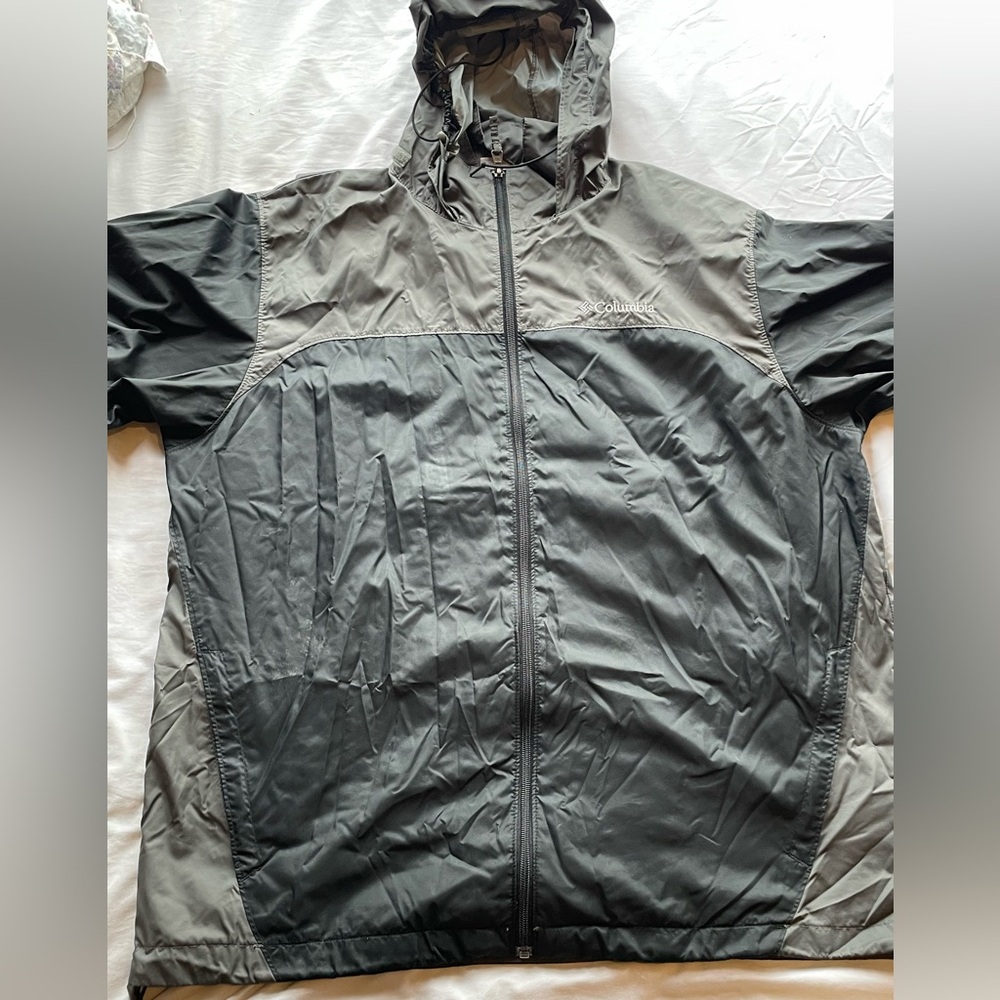 Columbia Men's Black and Charcoal Hooded Windbreaker